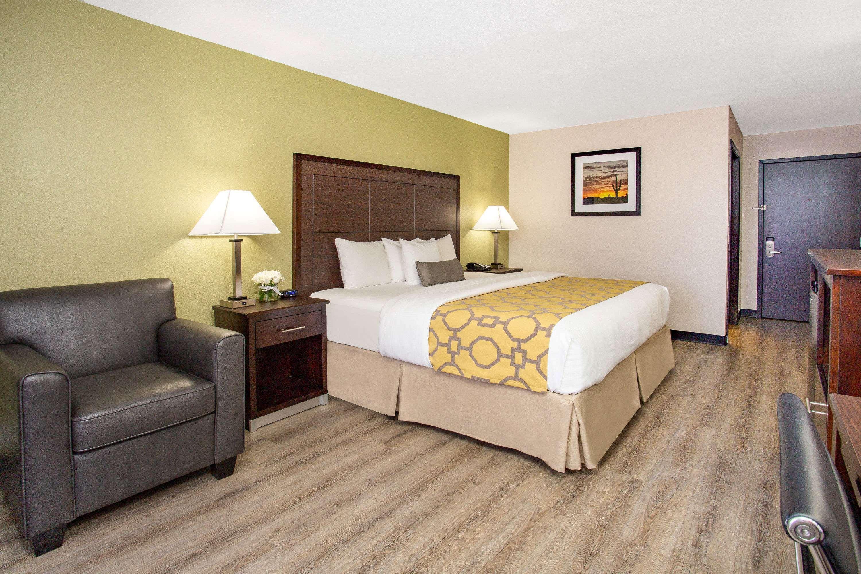 Baymont By Wyndham I-10 Near 51st Ave 2*